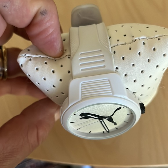 Unisex Puma white watch . has some discoloration on the white band. no box - Picture 4 of 6